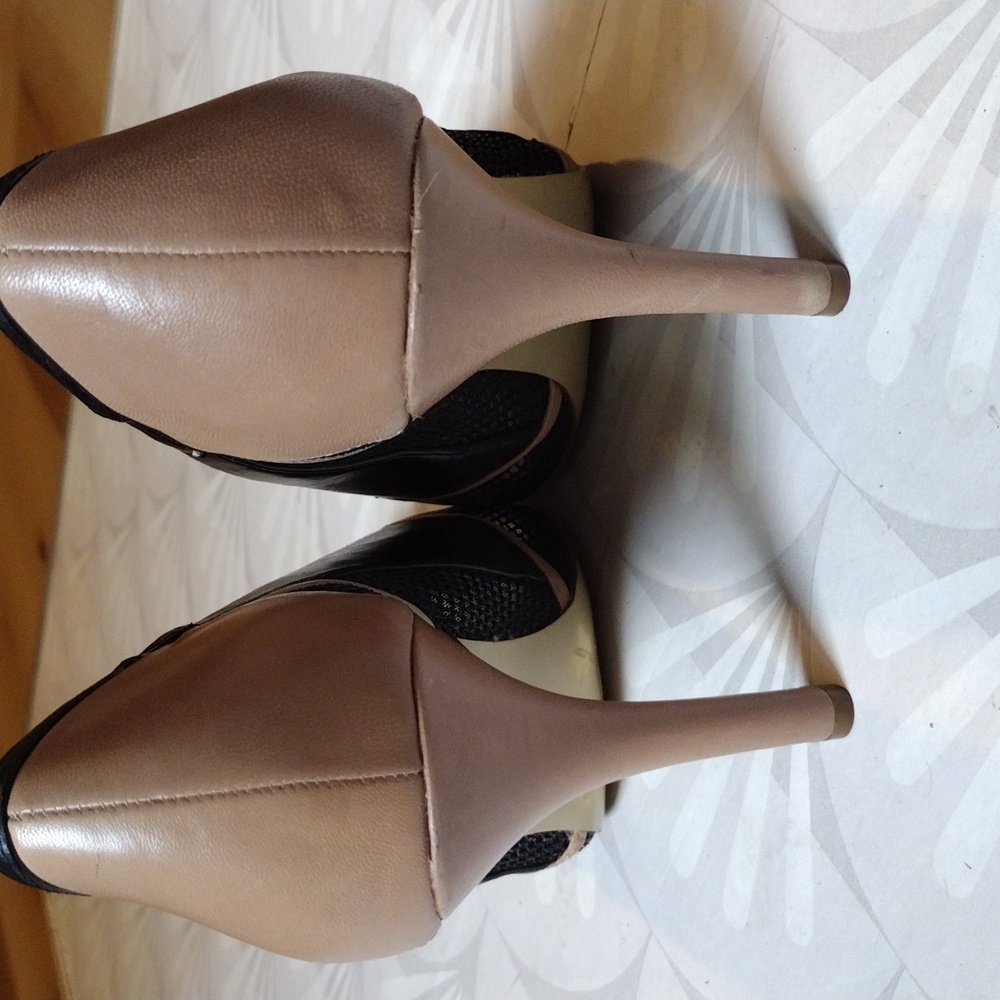 Nine West Black and Beige Pointed Toe Heels - Picture 5 of 8